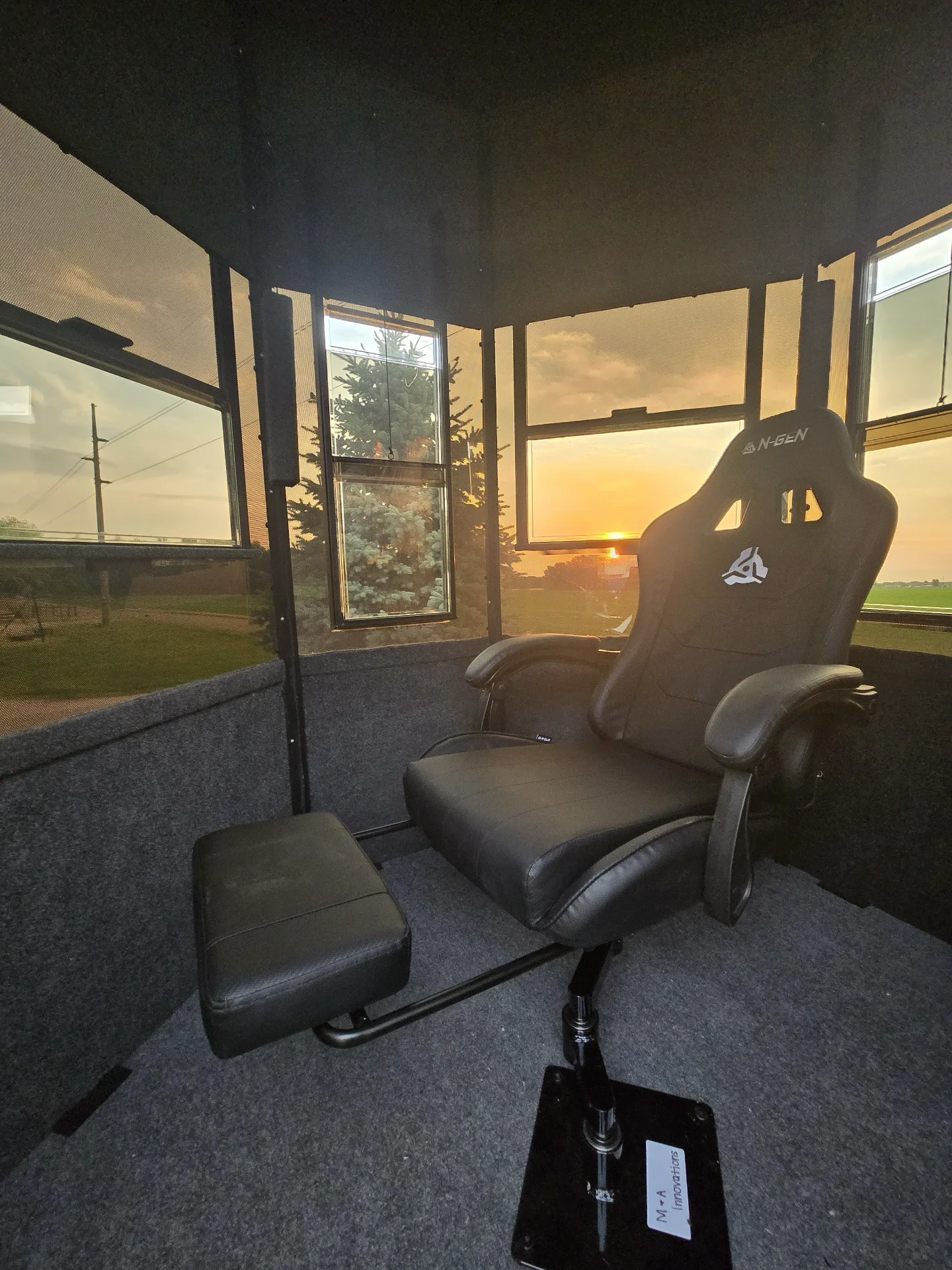 M&A innovations deluxe blind chair with foot rest