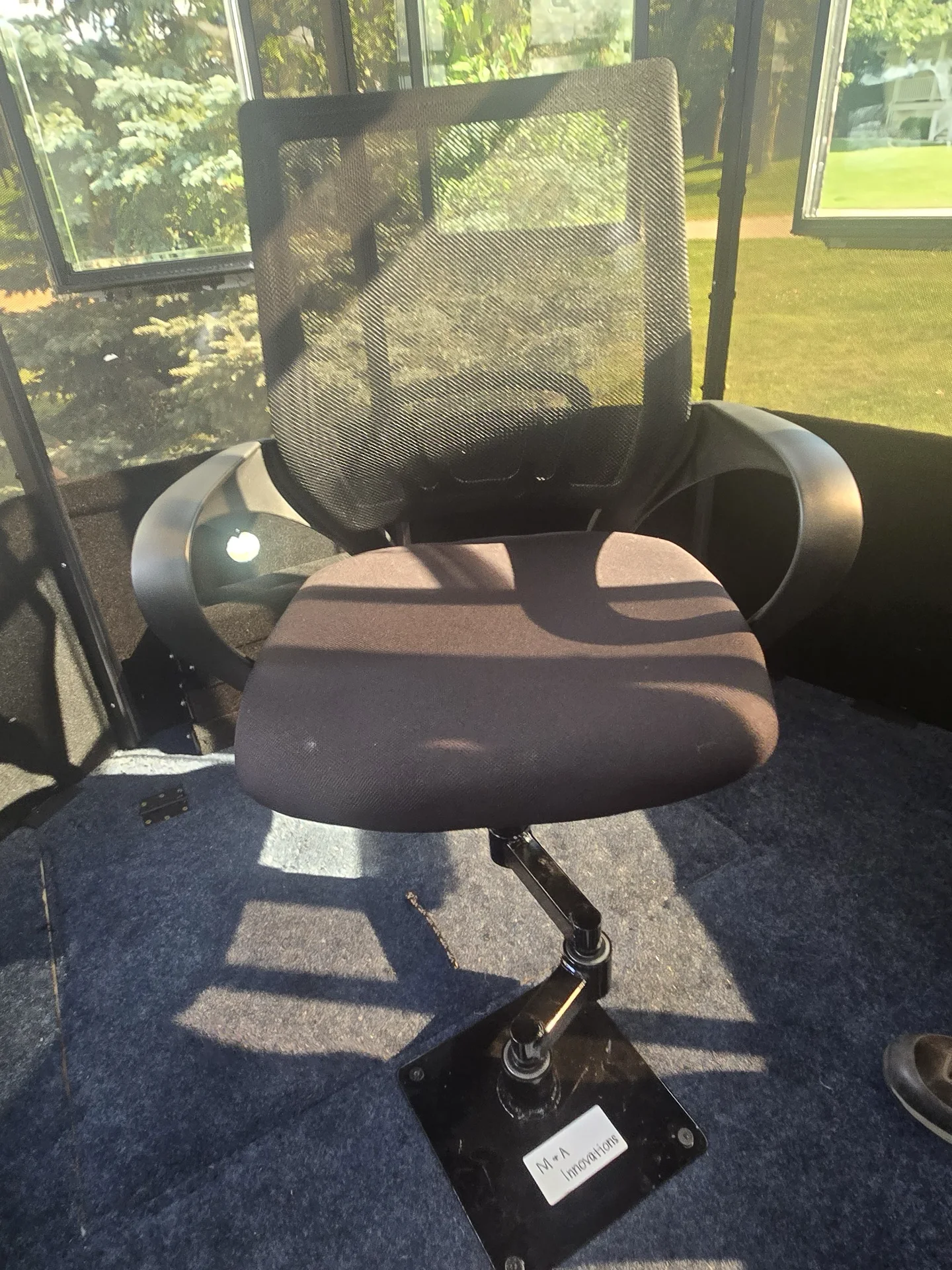 M&A economy blind chair